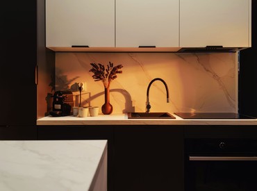 Kupsidomek přináší celoroční mobilní domy na klíč (včetně kuchyně a koupelny). Spojujeme moderní design, komfort a svobodu. Dům přivezeme a bydlet můžete prakticky v den doručení.