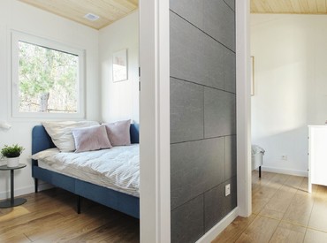 Kupsidomek přináší celoroční mobilní domy na klíč (včetně kuchyně a koupelny). Spojujeme moderní design, komfort a svobodu. Dům přivezeme a bydlet můžete prakticky v den doručení.