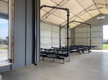 Kupsidomek přináší celoroční mobilní domy na klíč (včetně kuchyně a koupelny). Spojujeme moderní design, komfort a svobodu. Dům přivezeme a bydlet můžete prakticky v den doručení.