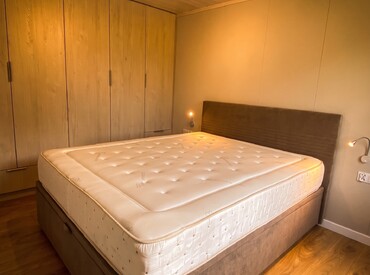 Kupsidomek přináší celoroční mobilní domy na klíč (včetně kuchyně a koupelny). Spojujeme moderní design, komfort a svobodu. Dům přivezeme a bydlet můžete prakticky v den doručení.