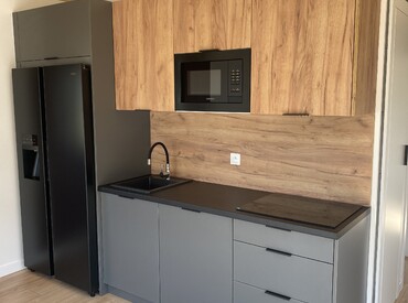 Kupsidomek přináší celoroční mobilní domy na klíč (včetně kuchyně a koupelny). Spojujeme moderní design, komfort a svobodu. Dům přivezeme a bydlet můžete prakticky v den doručení.